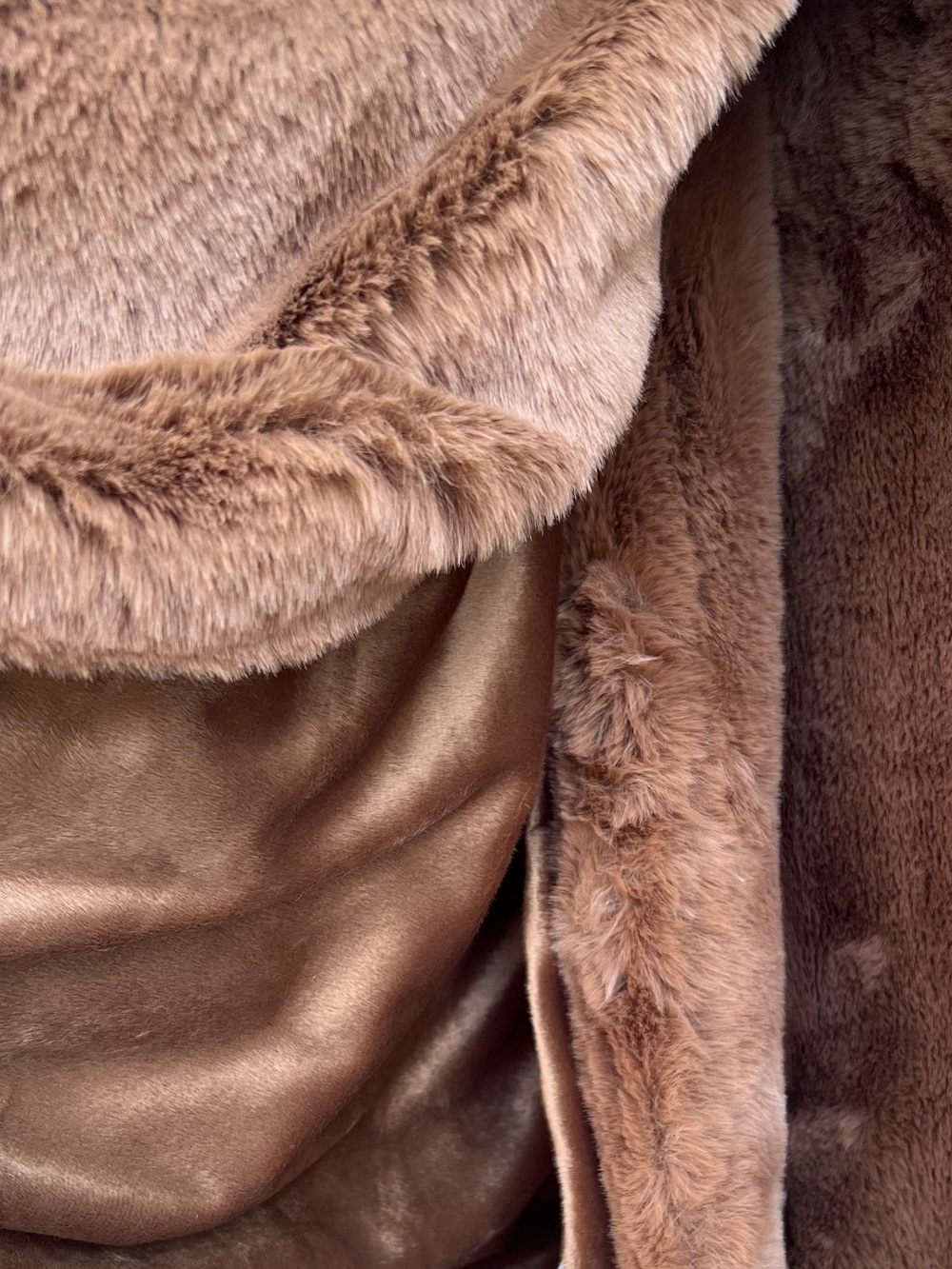 π Magaschoni Brown Faux Fur Throw Blanket Luxe Soft Chestnut Winter Holiday Gift - Picture 6 of 14